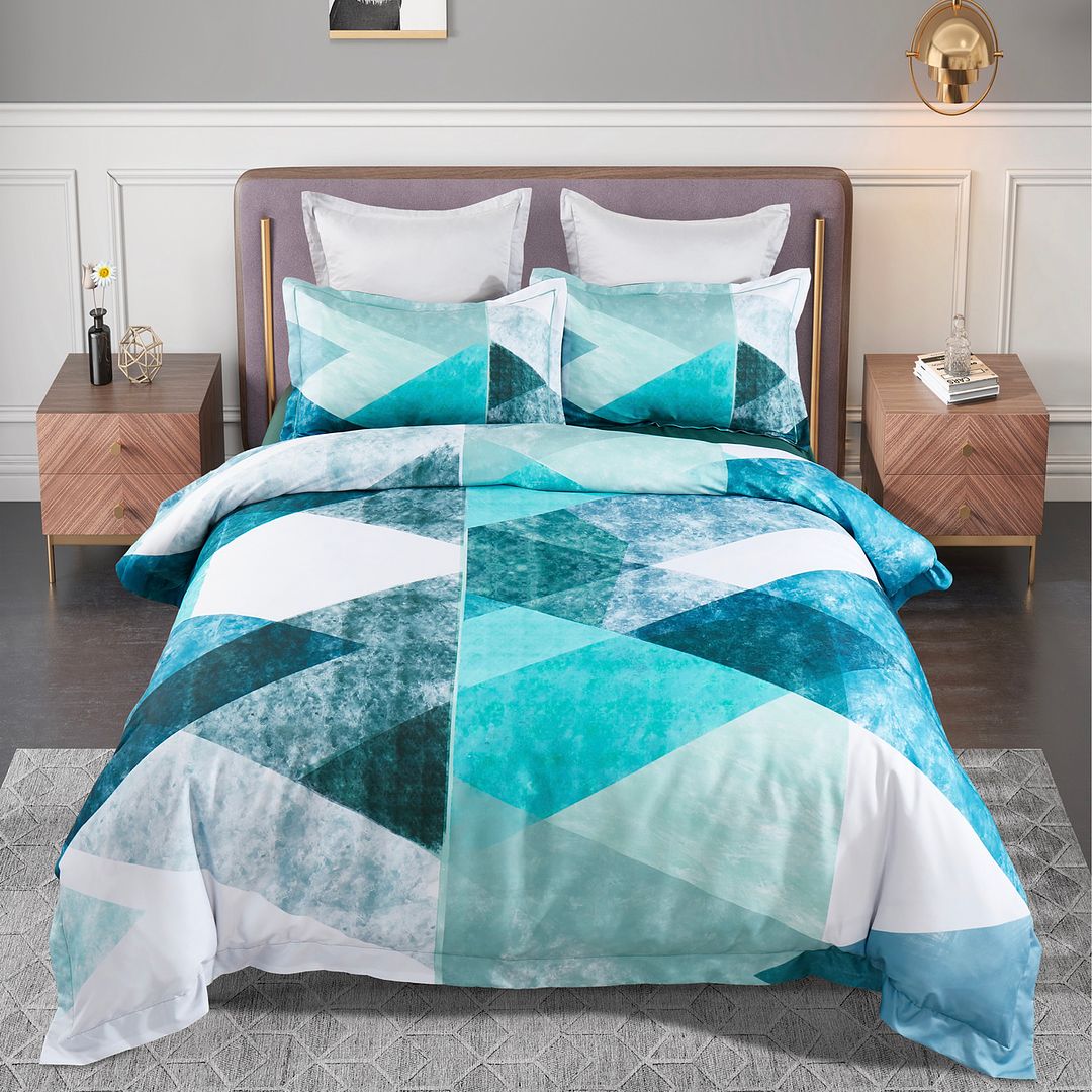 Takashi Quilt/Duvet Cover Set (Queen/King/Super King Size)