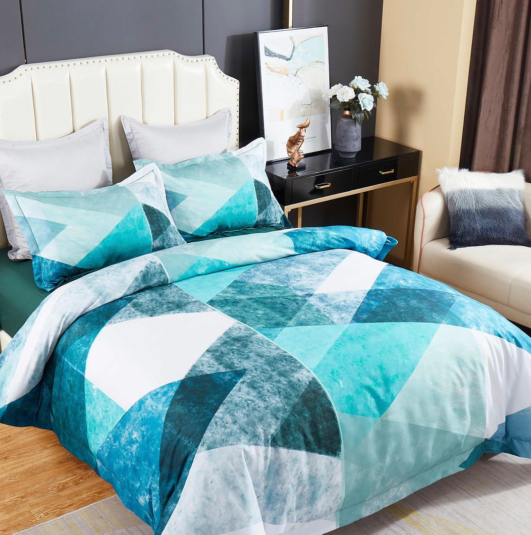 Takashi Quilt/Duvet Cover Set (Queen/King/Super King Size)