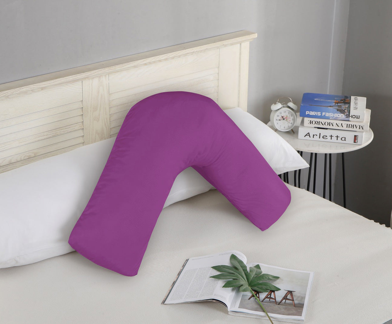 V shaped pillow outlet and case